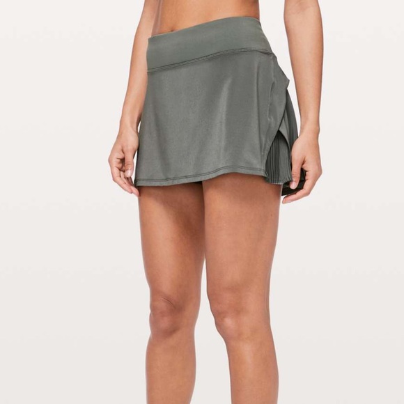 ✨NWT LULULEMON PLAY OFF THE PLEATS SKIRT✨ - Picture 3 of 15